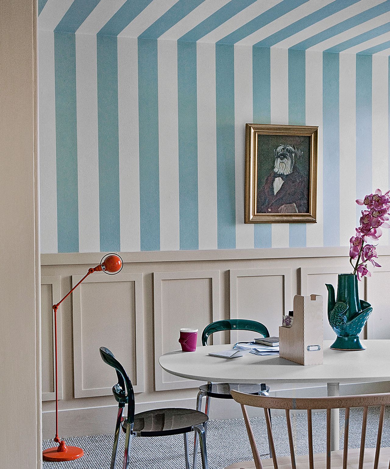 Ceiling ideas with striped wallpaper