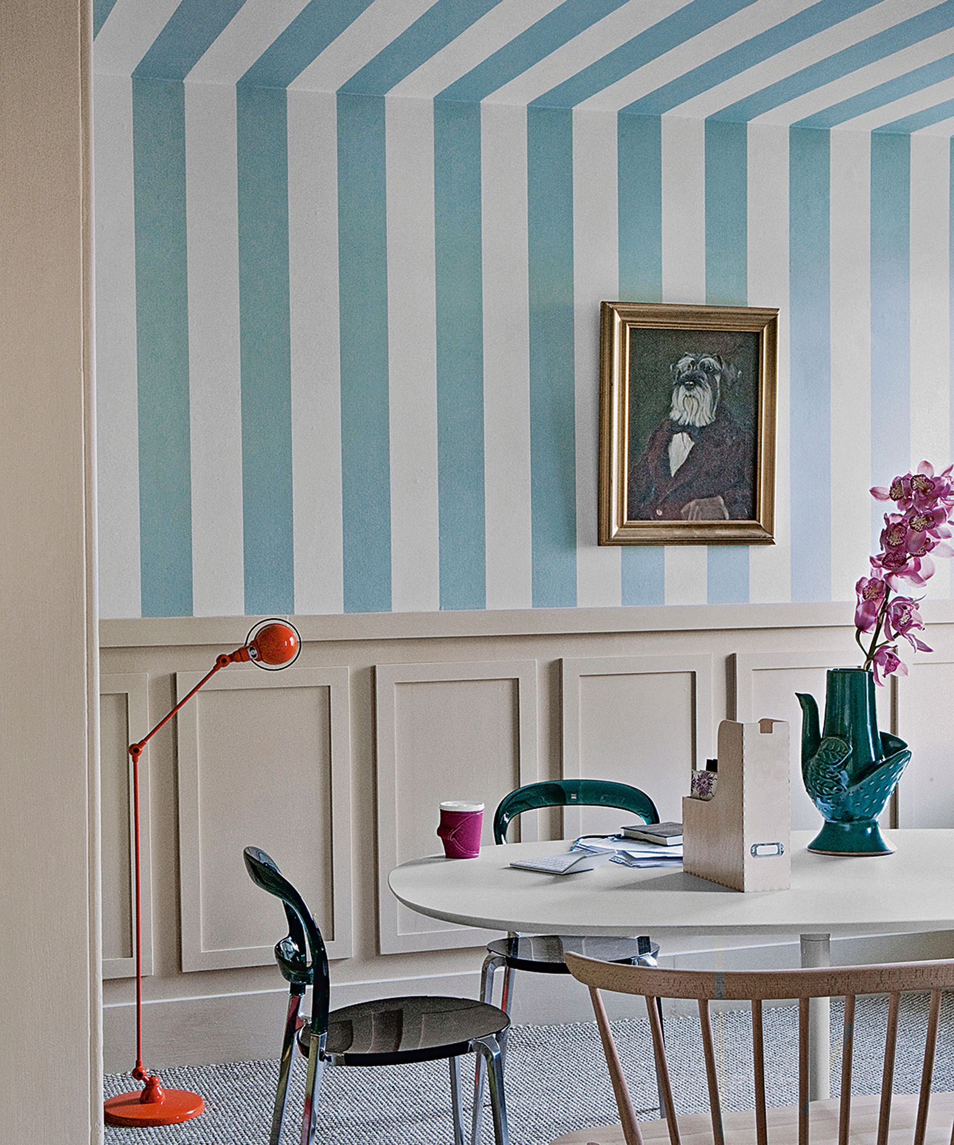 Ceiling ideas with striped wallpaper