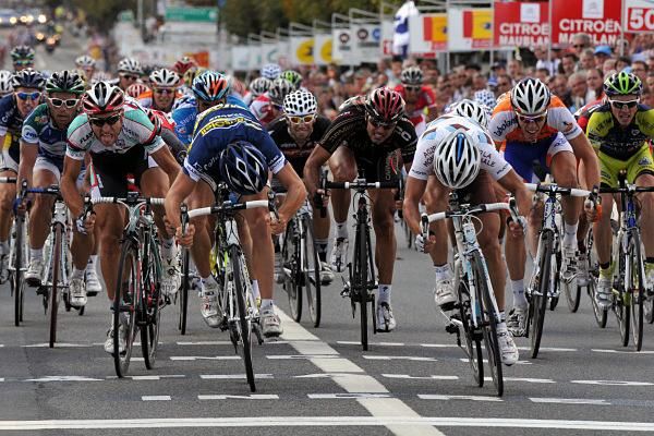 The sprint to the line in the Ch&acirc;teauroux Classic de l'Indre Troph&eacute;e Fenioux