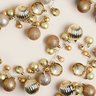 Light up garland with gold baubles 