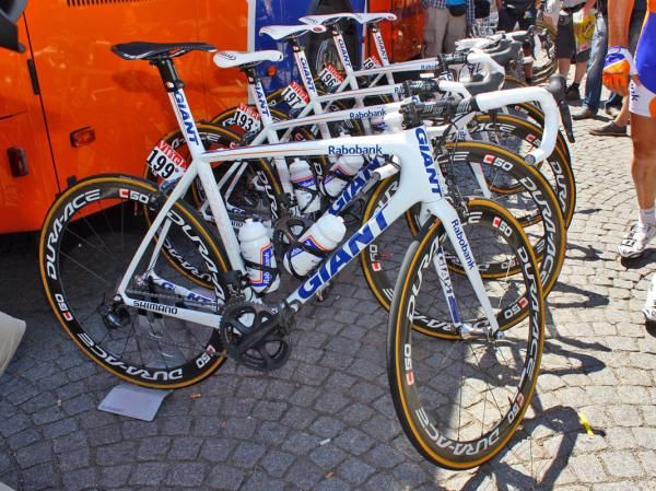 Rabobank is again on Giant's TCR Advanced SL.