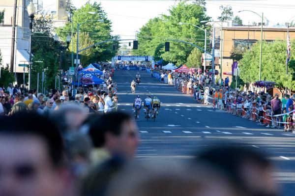 Huge crowds flocked to the evening criterium
