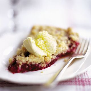 Blackberry and Apple Crumble Tart