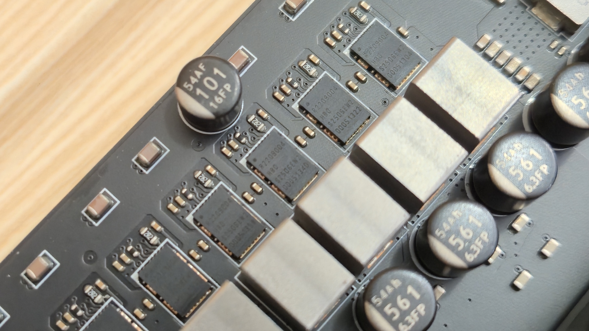 MSI MEG X870E Ace Max - ICs