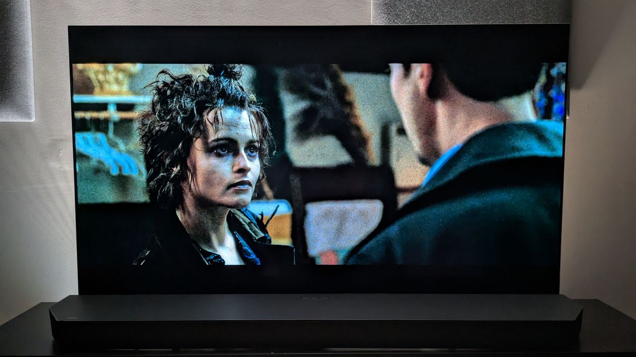 A shot Marla from Fight Club on Disney Plus on an LG G5 OLED. The HD stream shows Marla has marks and spots on her face, which is missing from the 4K Blu-ray