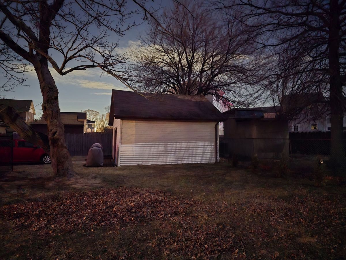 Samsung Galaxy S24 Ultra low light sample.
