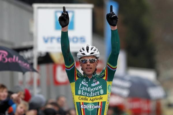 For the second straight year Sven Nys (Landbouwkrediet) celebrates victory in Overijse.