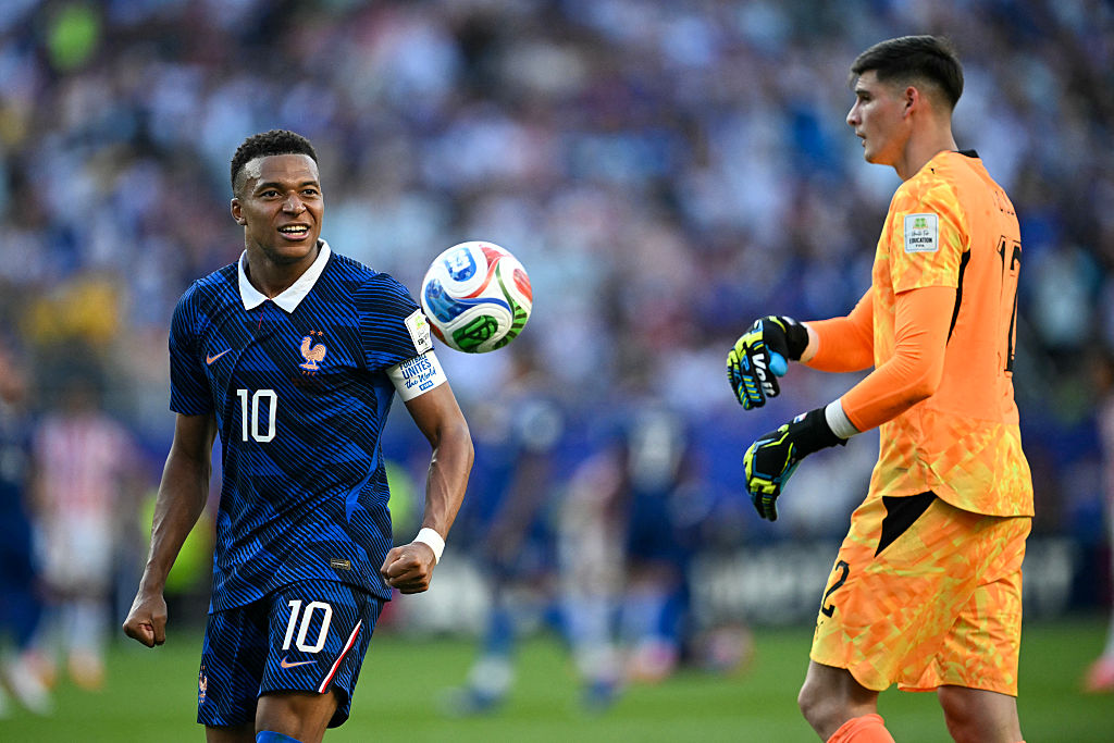 Orlando Gill chucks the ball at Kylian Mbappe