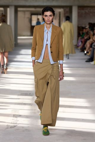 psCgidomrNzjJfv446MviQ-320-80 Dries Van Noten المدربين هم إجابة شخص أزياء على Sambas