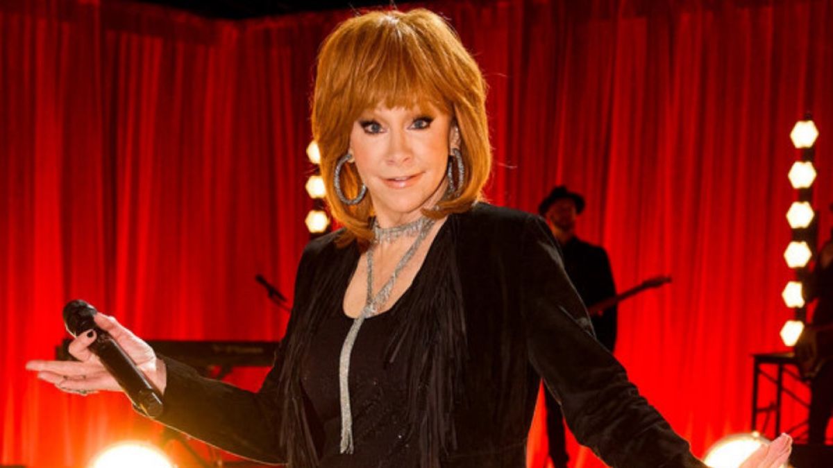 The Surprising Way Reba McEntire Is Able to Film The Voice And Her New  Comedy Happy's Place At The Same Time | Cinemablend