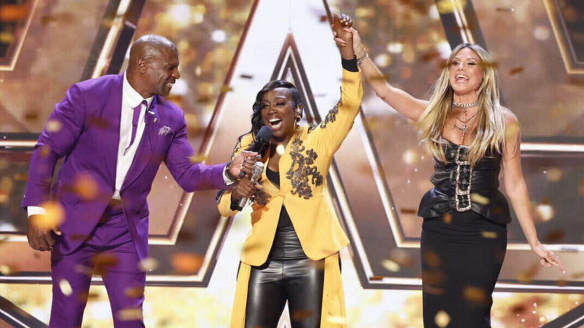 Terry Crews and Heidi Klum with Dee Dee Simon after AGT golden buzzer