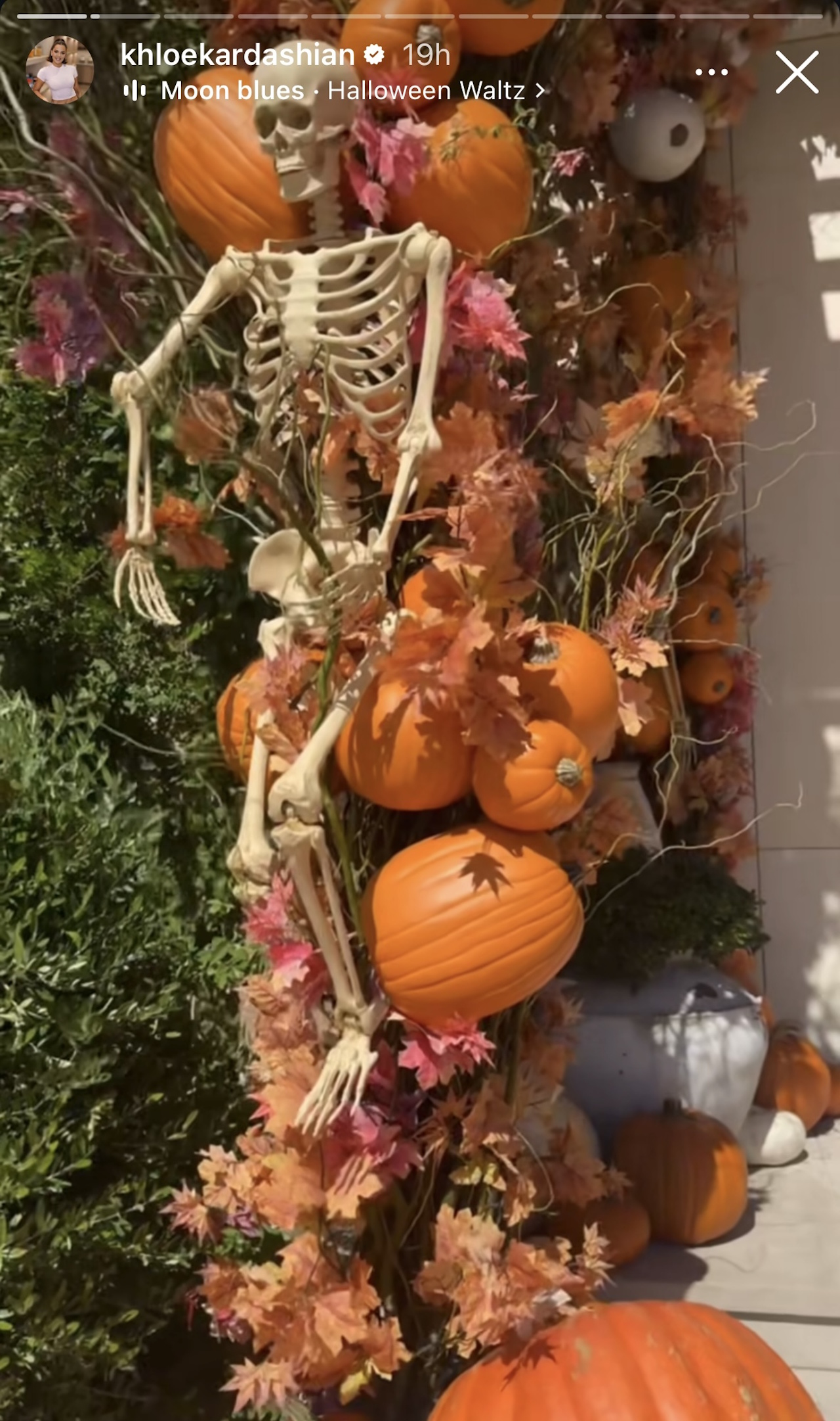 Khloe Kardashian shows off her Halloween decorations in October 2025.