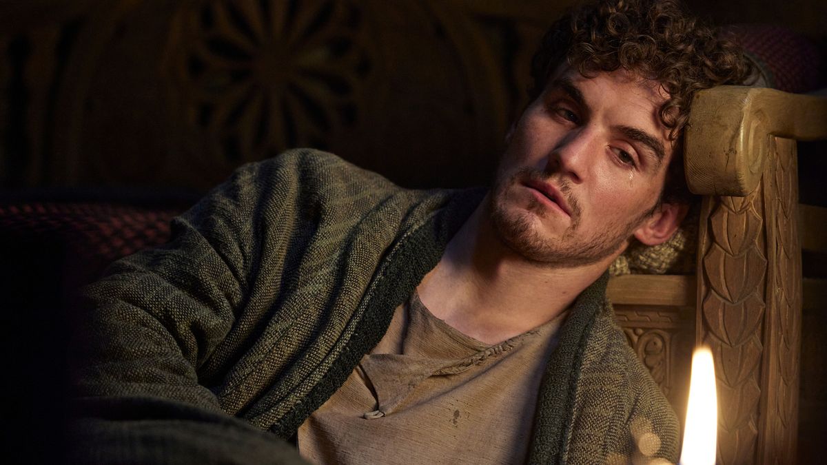 Mat lies on a bed in The Wheel of Time season 2