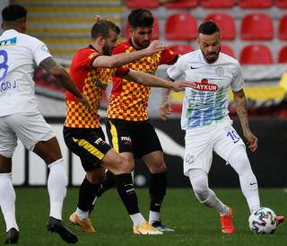 Goztepe taking on Caykur Rizespor in the Turkish Super Lig, 2021