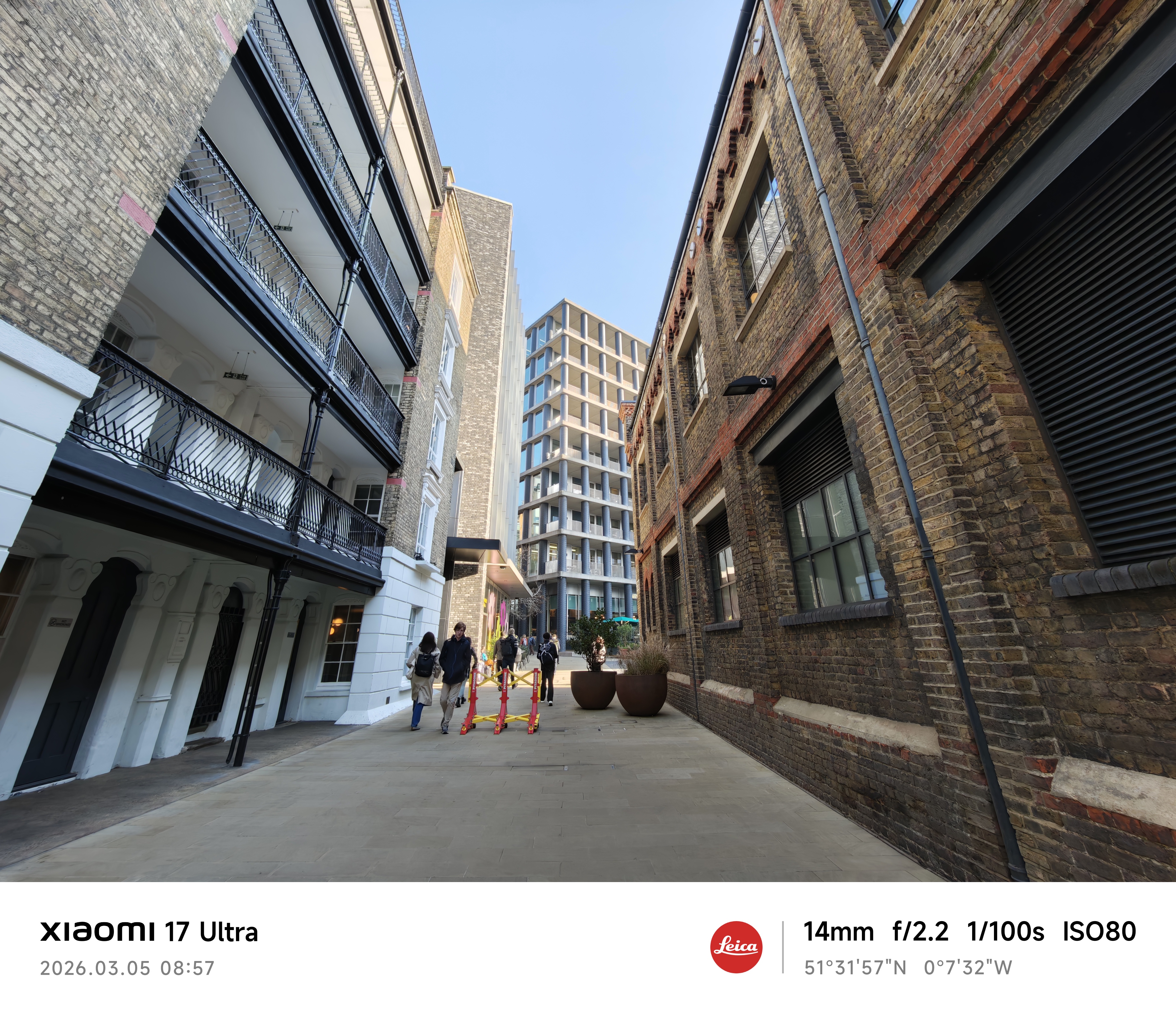 Xiaomi 17 Ultra camera sample highrise zoom 0.6x