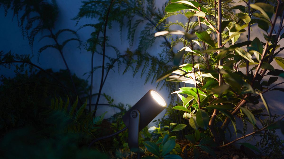 Best Philips Hue Outdoor lights 2020: smart, sophisticated garden ...