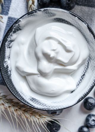 Low-fat natural yoghurt