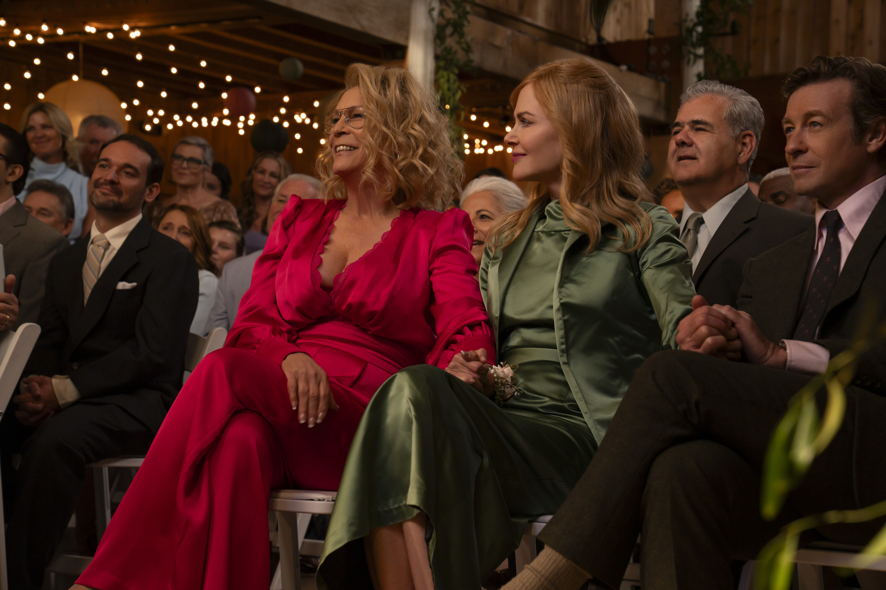 Dorothy Farinelli (Jamie Lee Curtis), Kay Scarpetta (Nicole Kidman), Benton Wesley (Simon Baker) sitting together in an audience as they wear formal wear at an event in a still from scarpetta