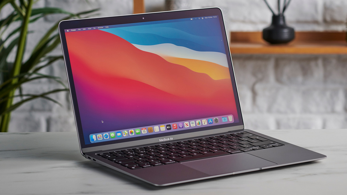 mejor MacBook para estudiantes MacBook Air (M1, 2020) en un mostrador