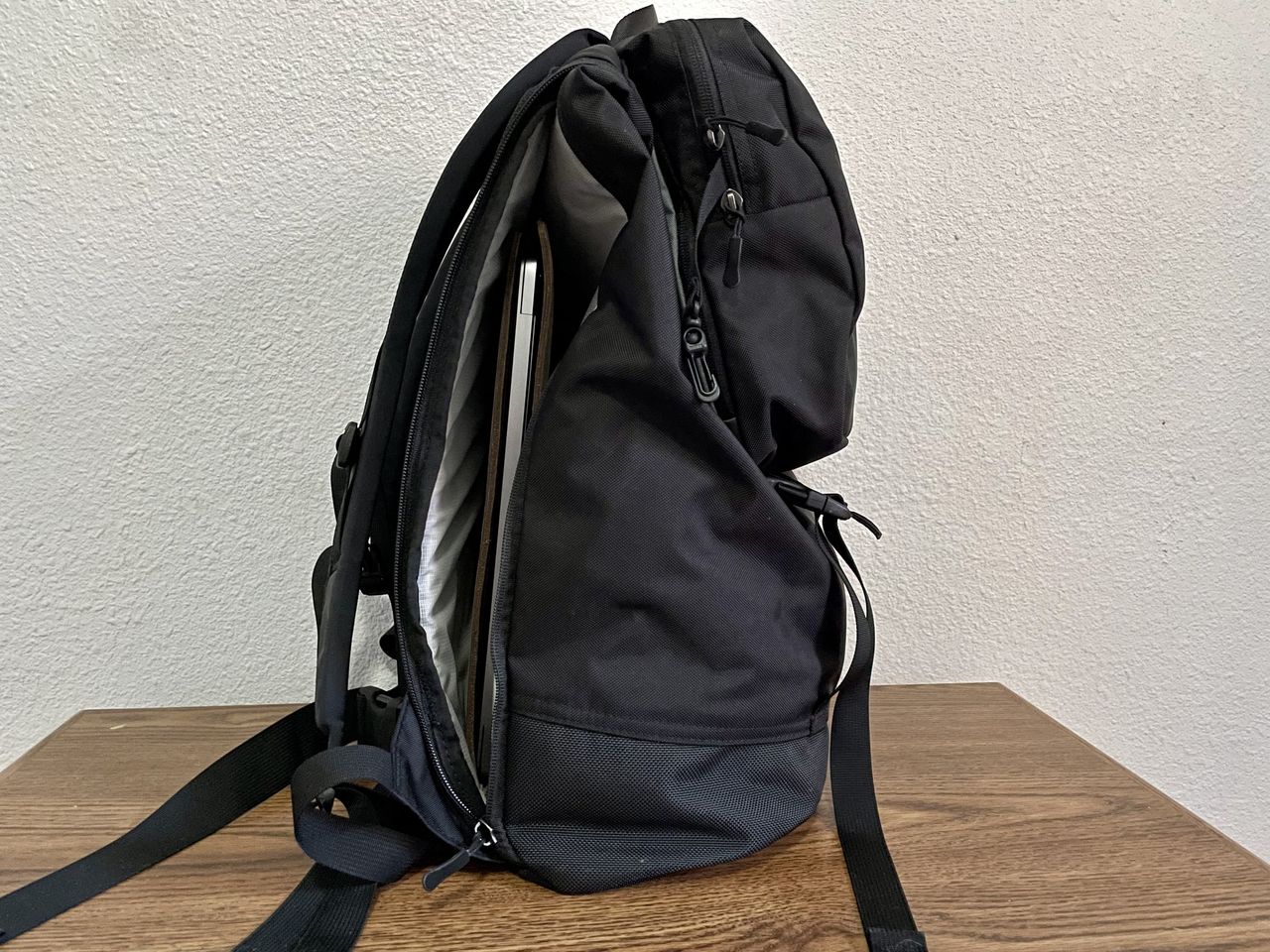 Tom Bihn Shadow Guide V2 33 Side Laptop Open