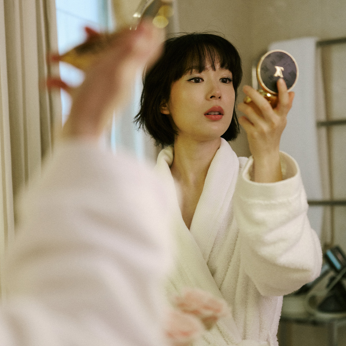 Moeka Hoshi getting ready photo diary for the Louis Vuitton spring 2026 show. 