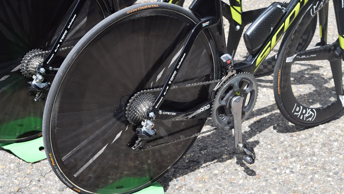 Orica-Scott usually run Shimano wheels and paired the Lightweight Autobahn rear wheels with PRO 3-Spoke Textreme front wheels