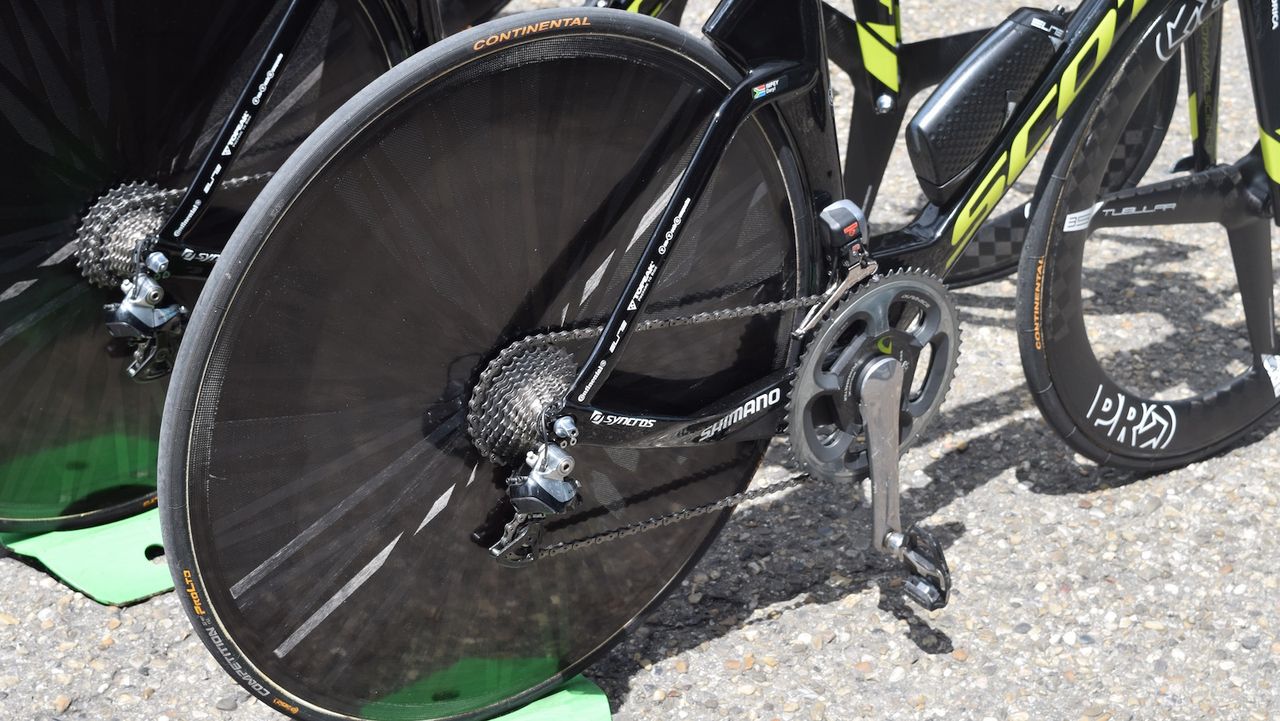 Orica-Scott usually run Shimano wheels and paired the Lightweight Autobahn rear wheels with PRO 3-Spoke Textreme front wheels