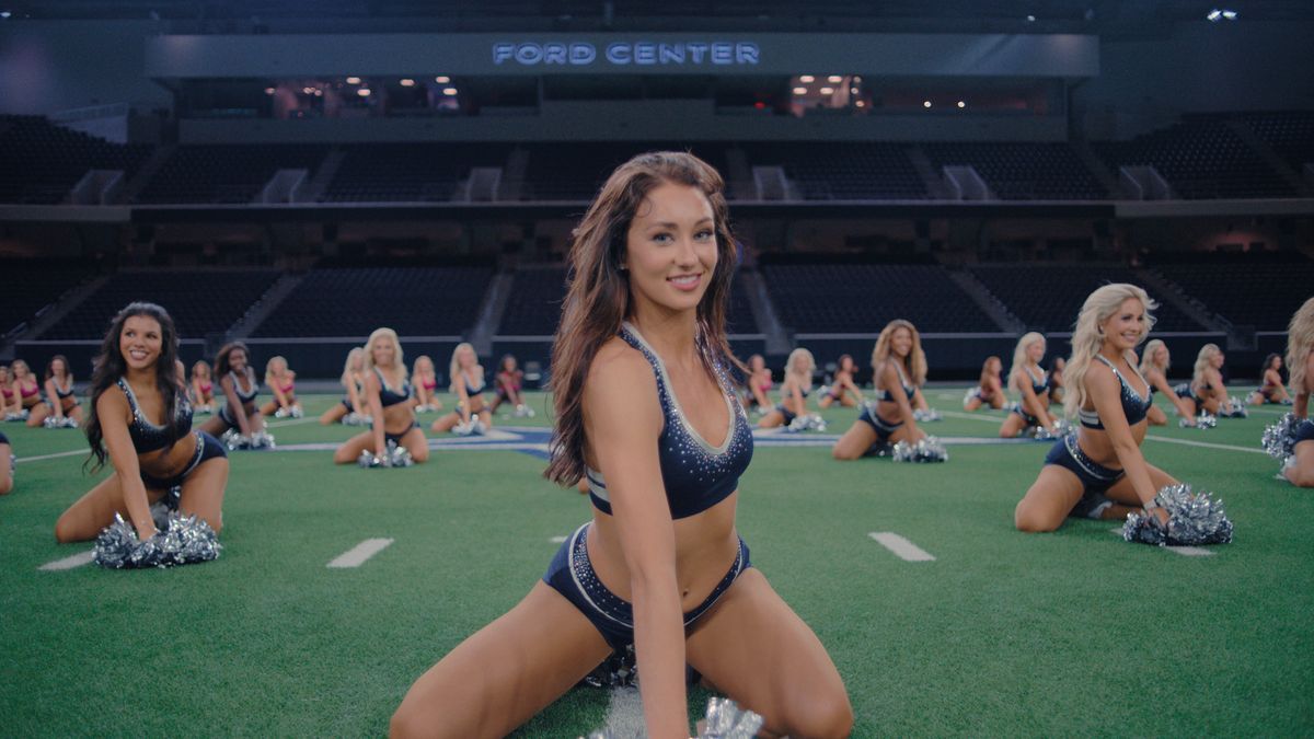 Mi docuserie favorita de netflix americas sweethearts dallas cowboys cheerleaders ha sido renovada para una segunda temporada y ya estoy saltando de alegr a 1