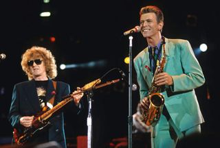 Ian Hunter and David Bowie David Bowie perform "All the Young Dudes" at the Freddie Mercury Tribute Concert
