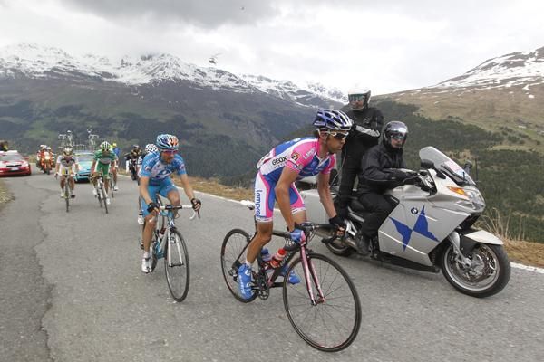 Simoni and Tschopp stretch away from the break