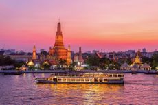 Wat Arun and cruise ship in twilight time, Bangkok, Thailand.