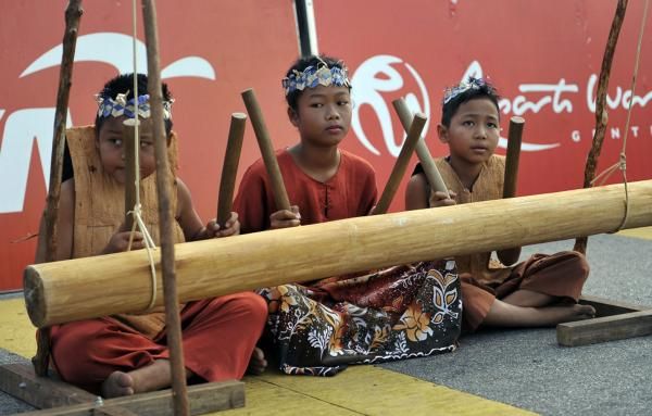 Young performers at the start