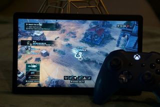 Gears Tactics on the Lenovo Tab P11 Plus with an Xbox Wireless Controller