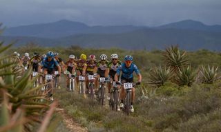 The leading pack tackles stoney jeep track during Stage 1