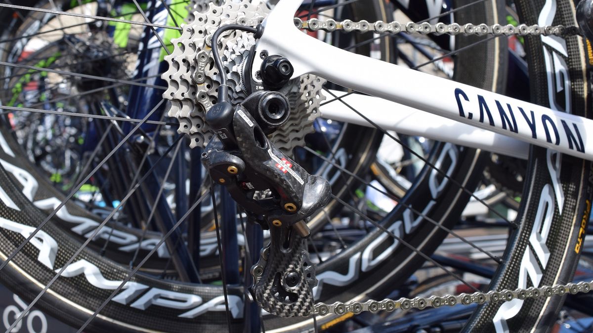 Internal cable routing on the Canyon Ultimate