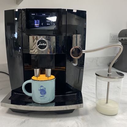 Testing the JURA J10 coffee machine 
