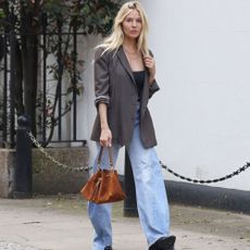 celebrity-jeans-flat-shoes-outfits-297853-1644515150917-square