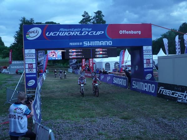 Lea Davison (Specialized) sprints to the line in the eliminator