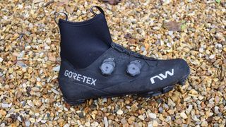 A black Northwave Flagship GTX shoe on some gravel 