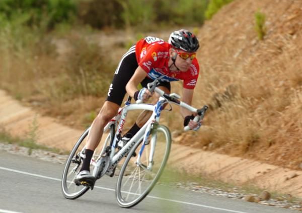 Bradley Wiggins (Sky) saw his lead cut to 4 seconds.