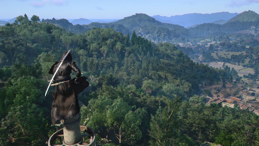 Naoe looks over at a dense, lush, green forest in Assassin&#039;s Creed Shadows from a viewpoint