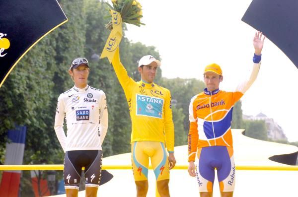 Andy Schleck (Saxo Bank), Alberto Contador (Astana) and Denis Menchov (Rabobank) on the podium in Paris