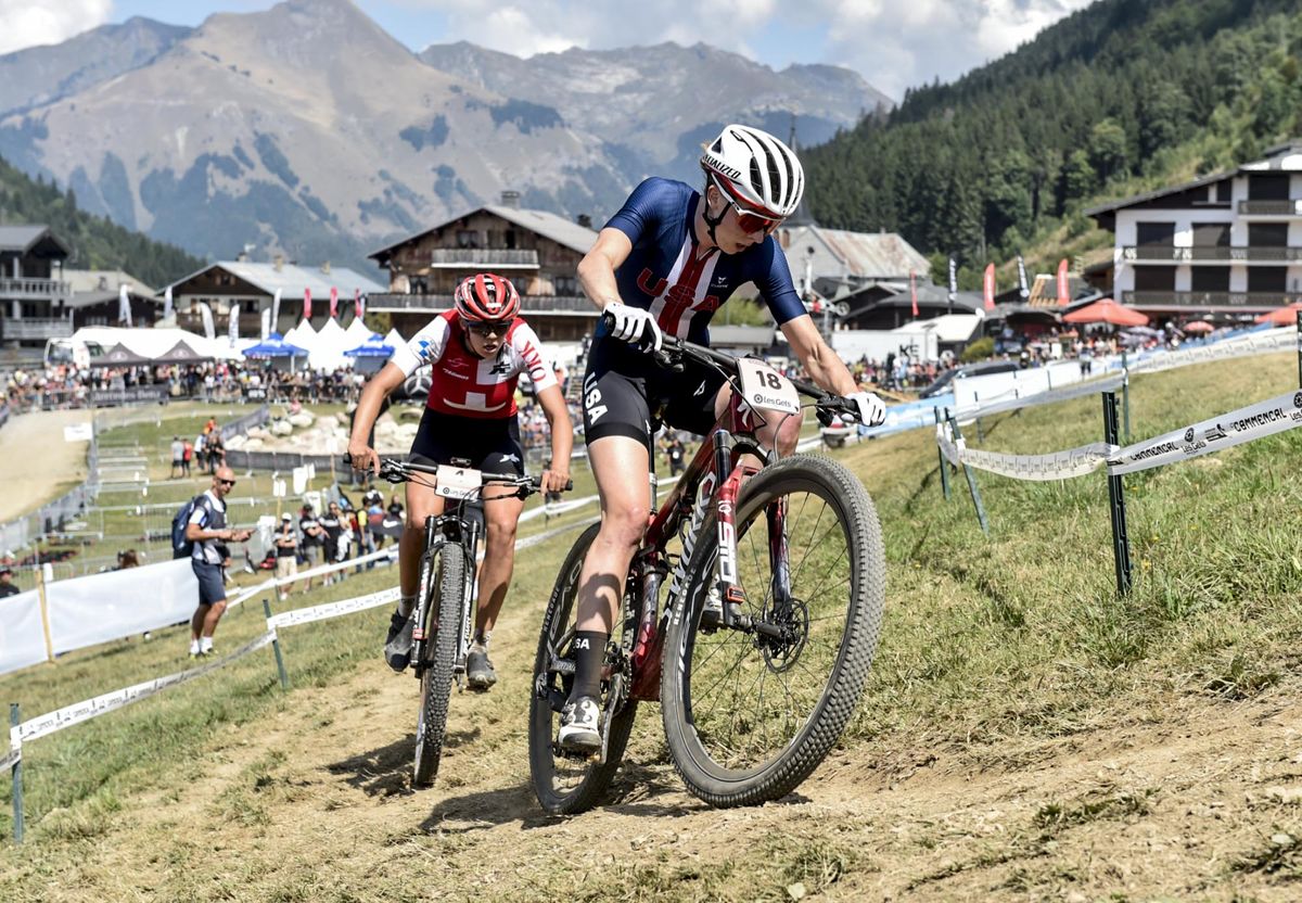 Haley Batten (United States of America) and Alessandra Keller (Switzerland) chase