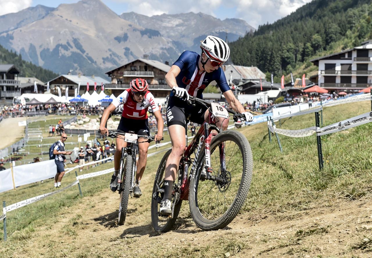 Haley Batten (United States of America) and Alessandra Keller (Switzerland) chase