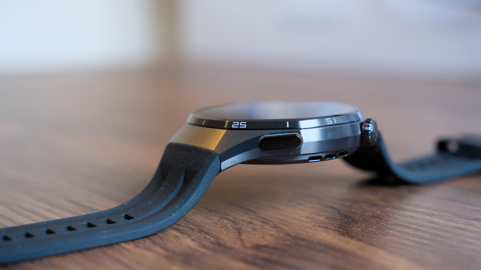 Huawei Watch GT 6 in hand