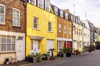 Average UK house price reaches &pound;300,000 for first time, Halifax says