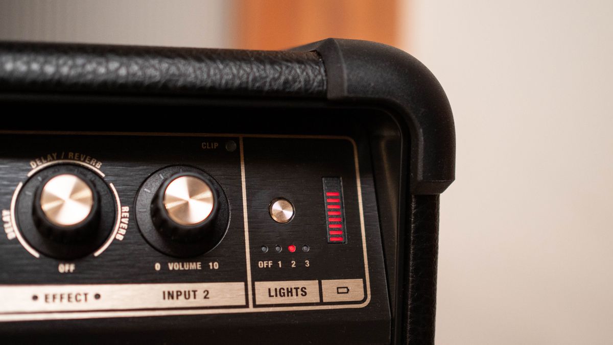 Marshall Bromley 450 battery indicator