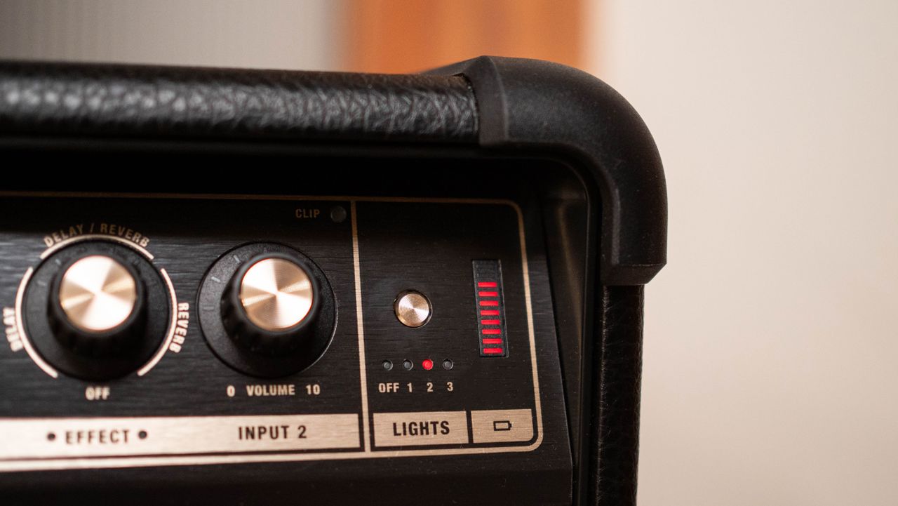 Marshall Bromley 450 battery indicator