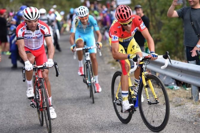 Alberto Contador (Tinkoff-Saxo) starts to zig-zag