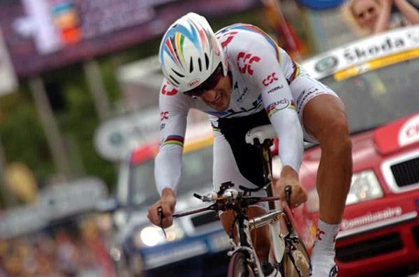 Fabian Cancellara (CSC) powers to the line but the world champ only managed 12th